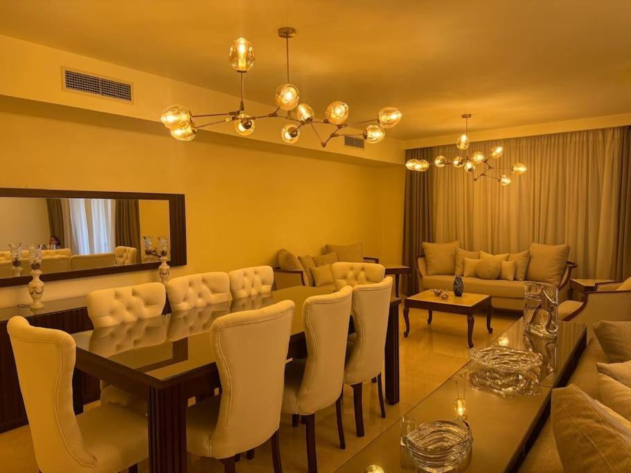 Apartment Up Town Cairo, Aroura