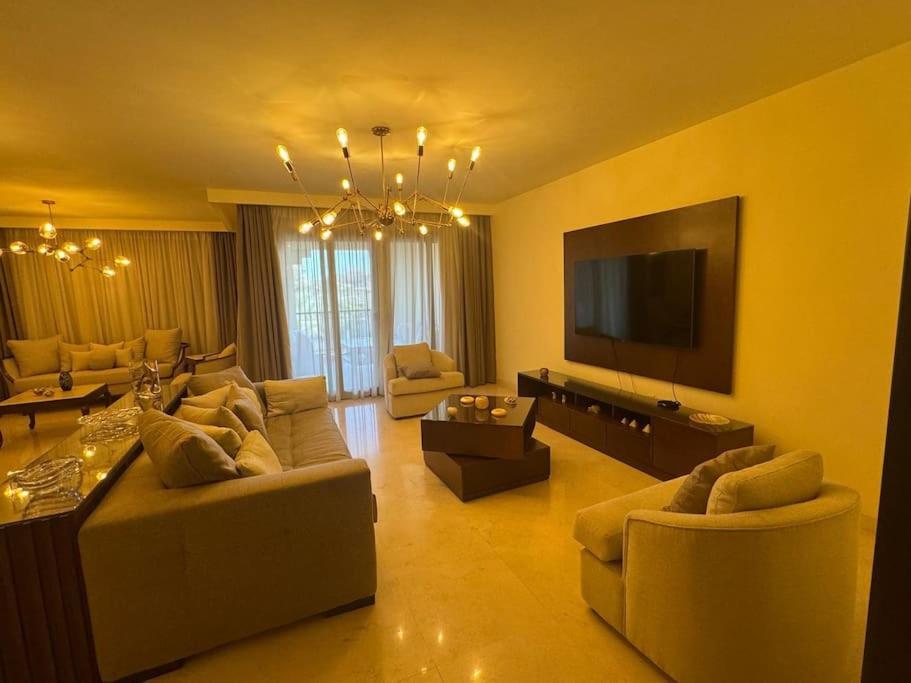 Up Town Cairo, Aroura Apartment