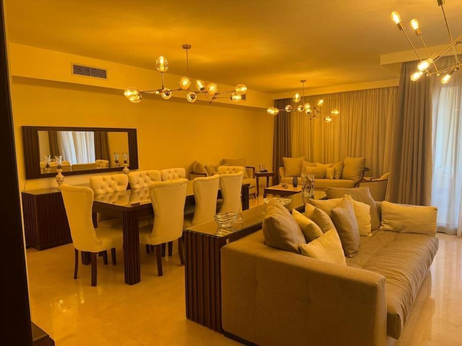 Apartment Up Town Cairo, Aroura