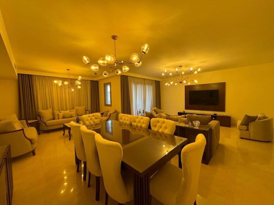 Up Town Cairo, Aroura Apartment
